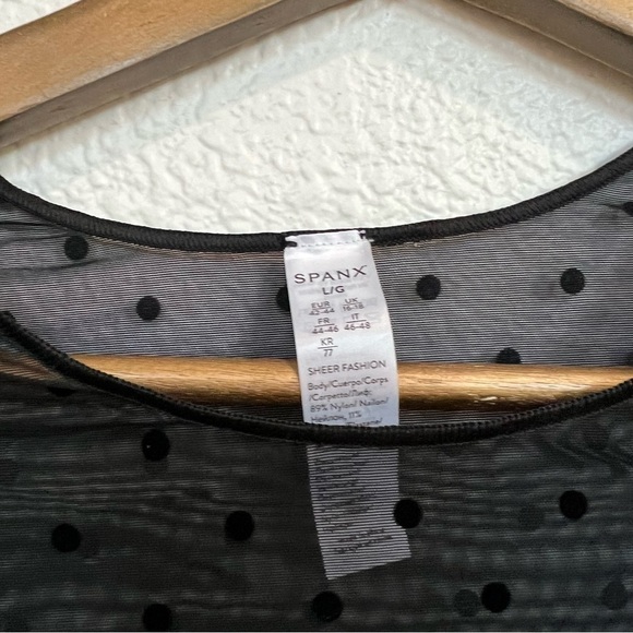 Spanx- NWT Smoothing Mesh Flocked Dot Thong Bodysuit - Picture 5 of 7